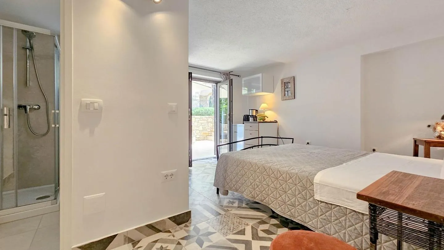 Room Carla Novigrad Istria 크로아티아